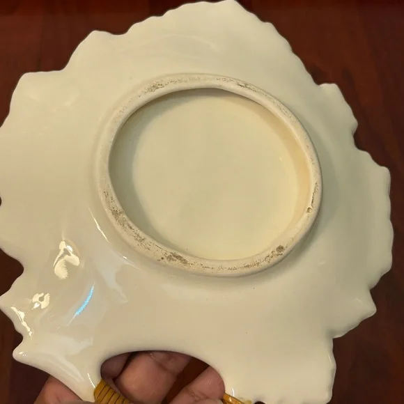 Set of 4 Vintage Ceramic Leaf Dishes with Tan Rattan Wrapped Handles - Picture 5 of 8